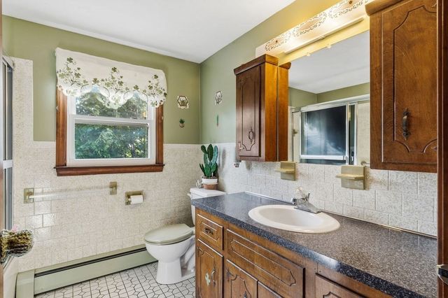 7 Charlotte Dr, Bristol, RI 02809