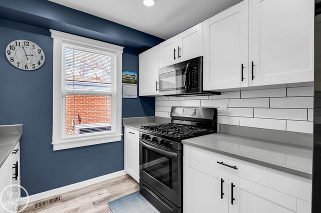 22816 Shakespeare Street, Eastpointe, MI 48021