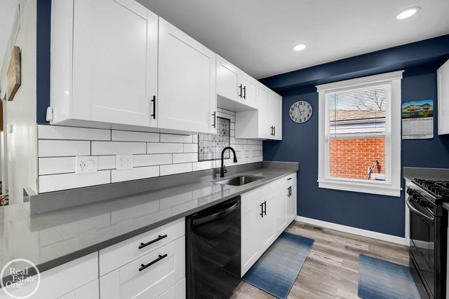 22816 Shakespeare Street, Eastpointe, MI 48021