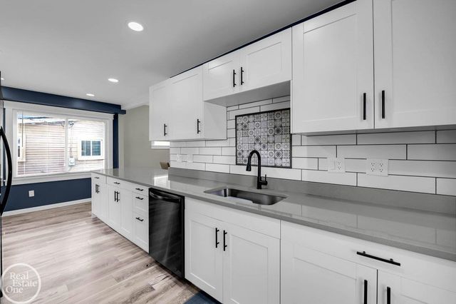 22816 Shakespeare Street, Eastpointe, MI 48021