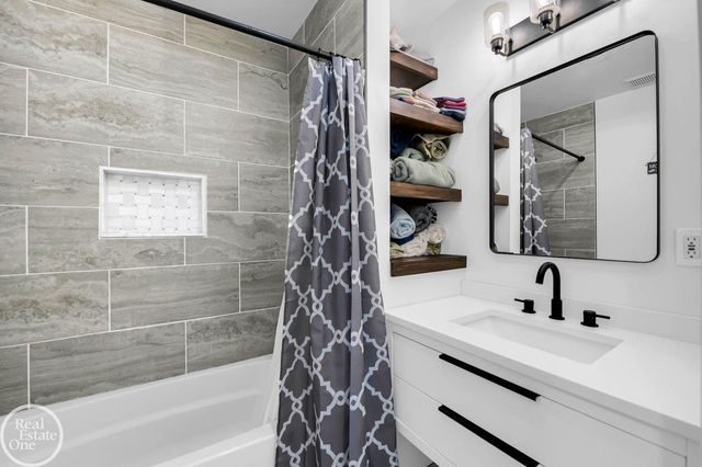 22816 Shakespeare Street, Eastpointe, MI 48021