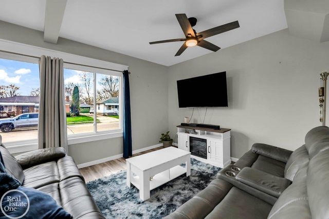 22816 Shakespeare Street, Eastpointe, MI 48021