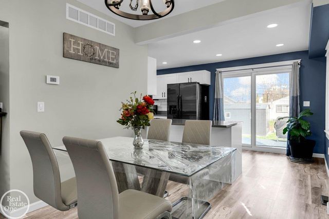 22816 Shakespeare Street, Eastpointe, MI 48021