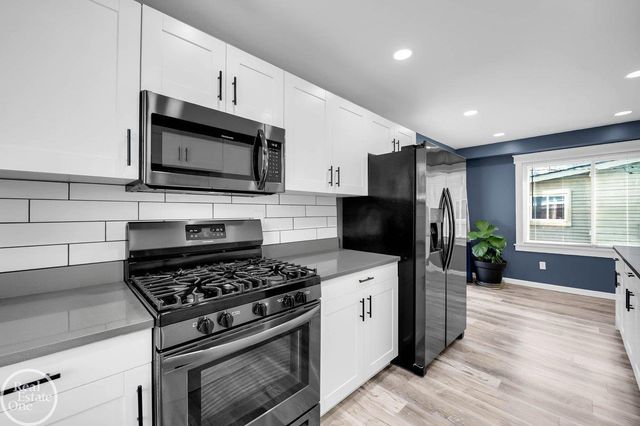 22816 Shakespeare Street, Eastpointe, MI 48021