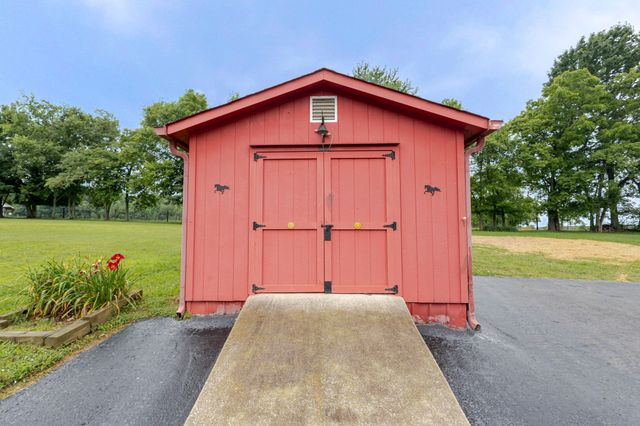 104 Redbud Dr, Shelbyville, TN 37160