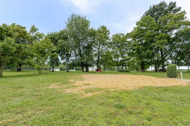 104 Redbud Dr, Shelbyville, TN 37160