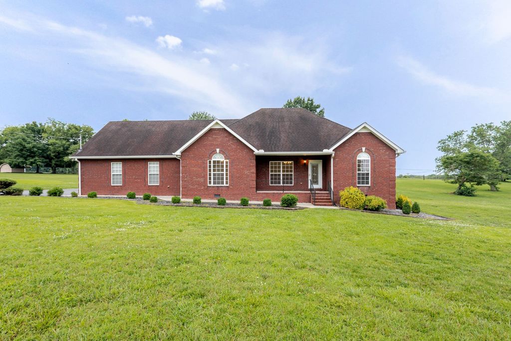 104 Redbud Dr, Shelbyville, TN 37160