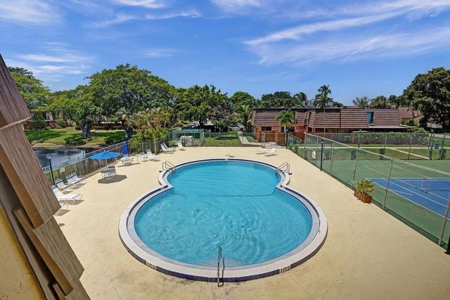 973 Springdale Circle 97-C, Palm Springs, FL 33461