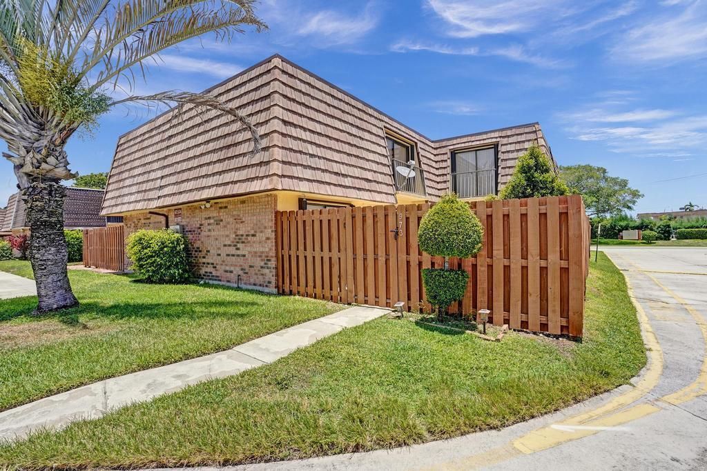 973 Springdale Circle 97-C, Palm Springs, FL 33461