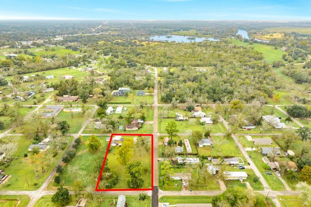 404 Chestnut Street, Brazoria, TX 77422