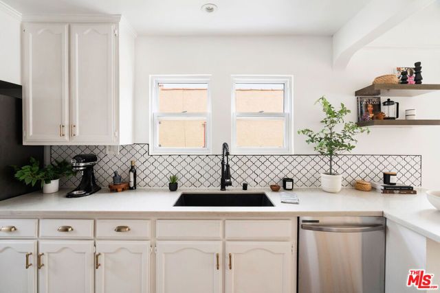 607 W 111th Place, Los Angeles, CA 90044