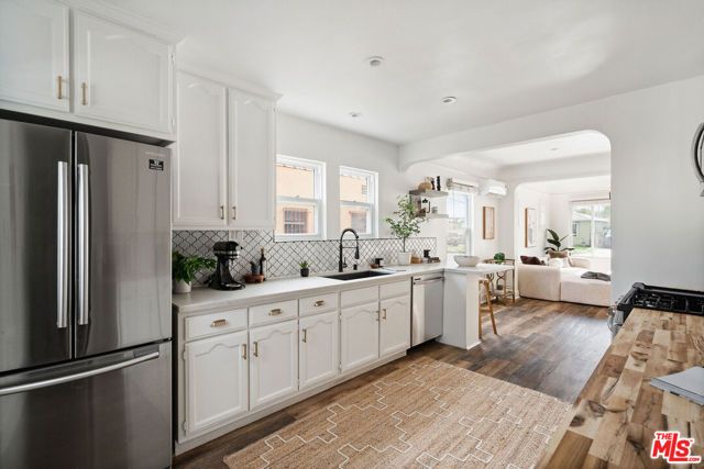 607 W 111th Place, Los Angeles, CA 90044