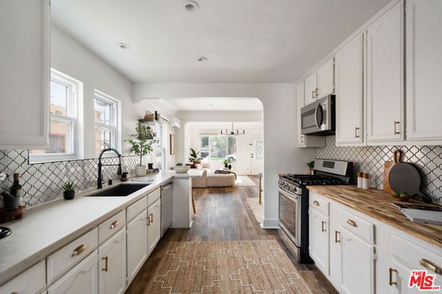 607 W 111th Place, Los Angeles, CA 90044