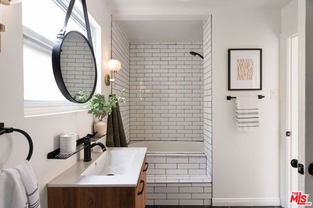 607 W 111th Place, Los Angeles, CA 90044