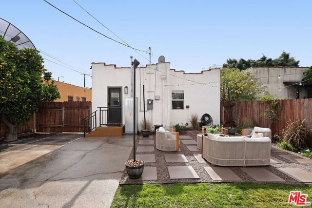 607 W 111th Place, Los Angeles, CA 90044