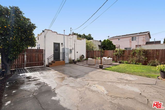 607 W 111th Place, Los Angeles, CA 90044