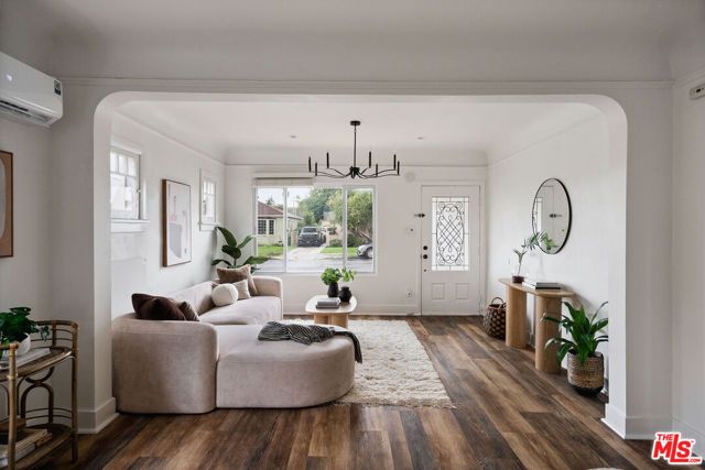 607 W 111th Place, Los Angeles, CA 90044