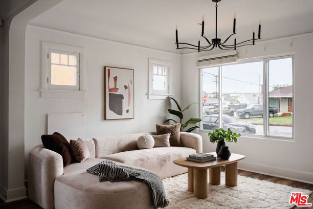 607 W 111th Place, Los Angeles, CA 90044