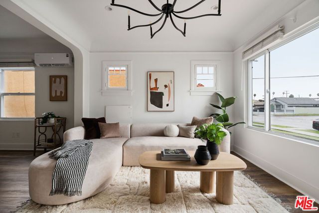 607 W 111th Place, Los Angeles, CA 90044