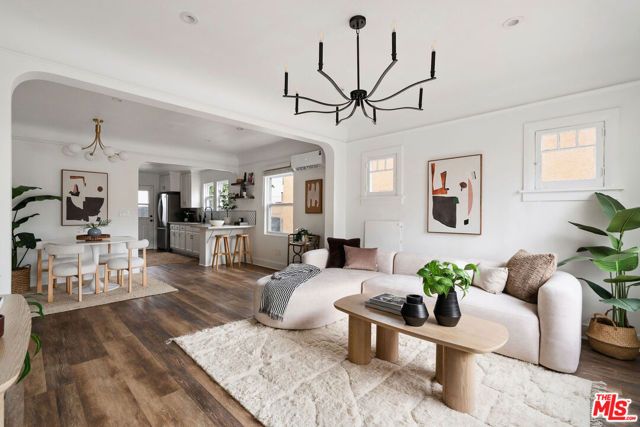 607 W 111th Place, Los Angeles, CA 90044