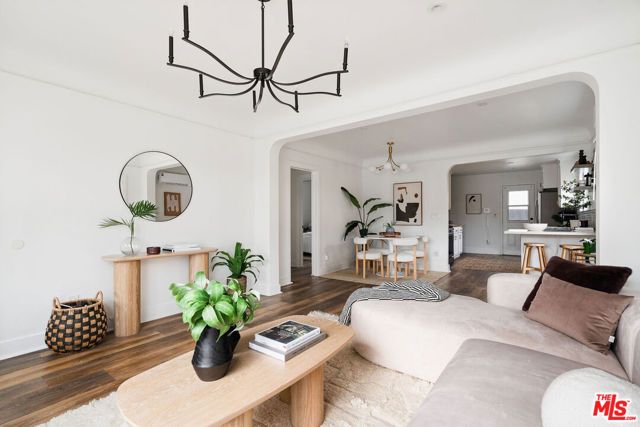 607 W 111th Place, Los Angeles, CA 90044