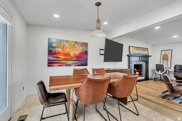 1697 E BUNKERHILL RD, Holladay, UT 84117