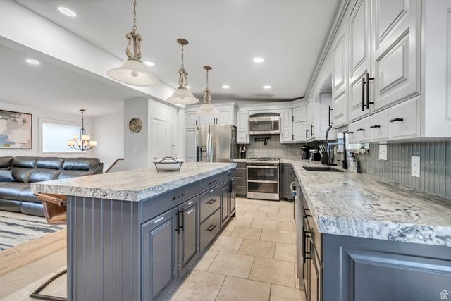 1697 E BUNKERHILL RD, Holladay, UT 84117