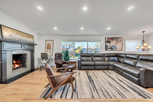 1697 E BUNKERHILL RD, Holladay, UT 84117