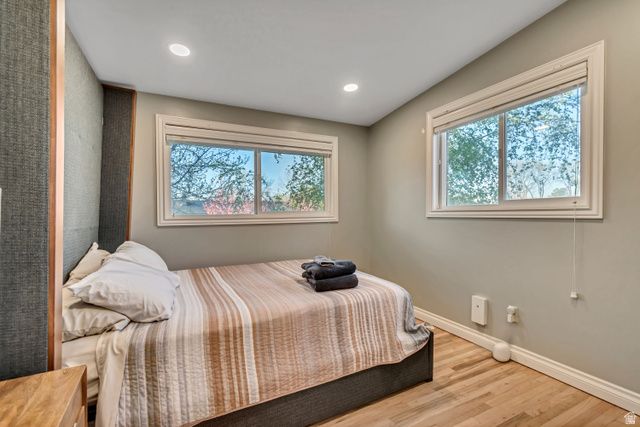 1697 E BUNKERHILL RD, Holladay, UT 84117