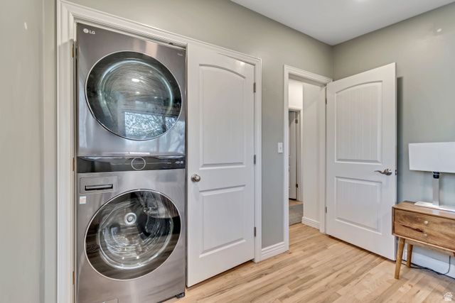 1697 E BUNKERHILL RD, Holladay, UT 84117