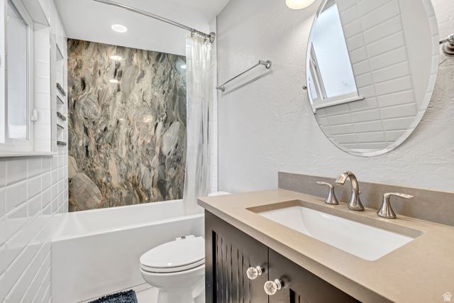 1697 E BUNKERHILL RD, Holladay, UT 84117