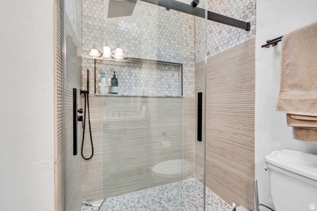 1697 E BUNKERHILL RD, Holladay, UT 84117