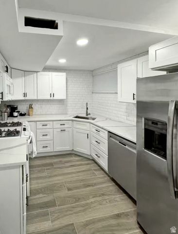 1697 E BUNKERHILL RD, Holladay, UT 84117