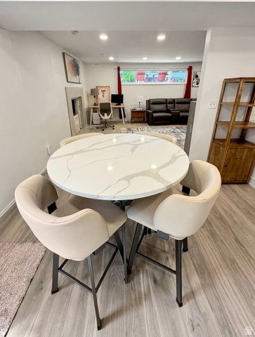 1697 E BUNKERHILL RD, Holladay, UT 84117