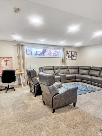 1697 E BUNKERHILL RD, Holladay, UT 84117