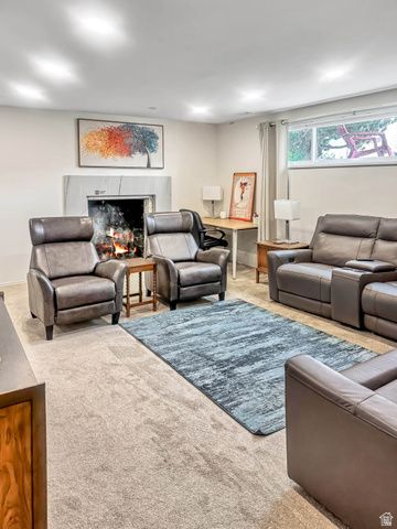 1697 E BUNKERHILL RD, Holladay, UT 84117