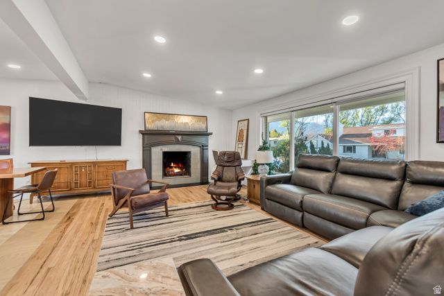 1697 E BUNKERHILL RD, Holladay, UT 84117