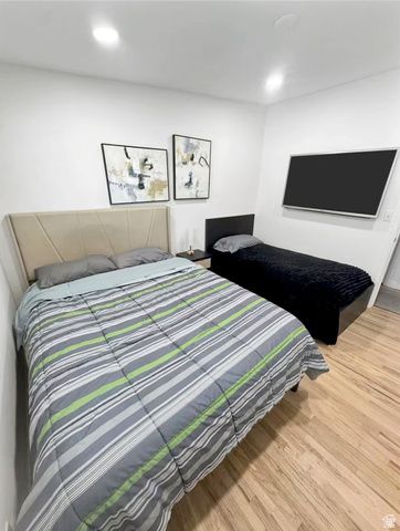 1697 E BUNKERHILL RD, Holladay, UT 84117