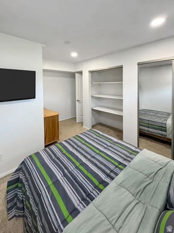 1697 E BUNKERHILL RD, Holladay, UT 84117