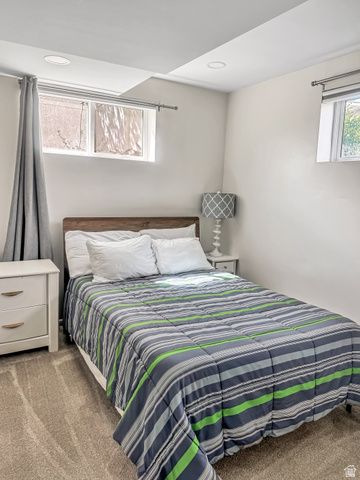 1697 E BUNKERHILL RD, Holladay, UT 84117