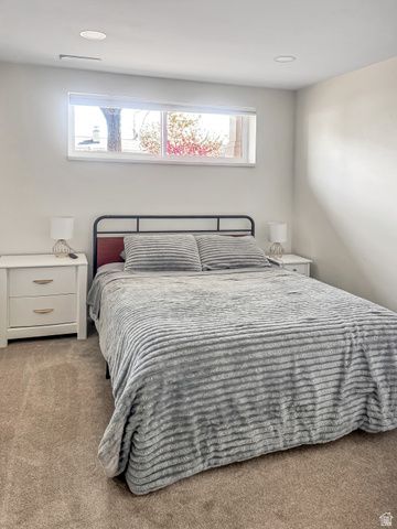 1697 E BUNKERHILL RD, Holladay, UT 84117