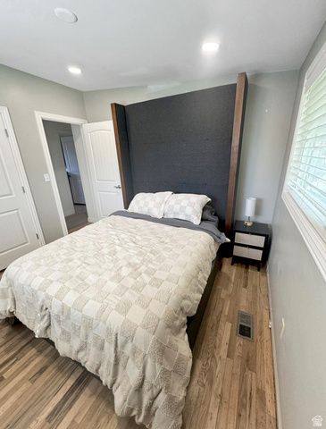 1697 E BUNKERHILL RD, Holladay, UT 84117