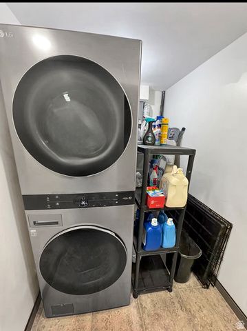 1697 E BUNKERHILL RD, Holladay, UT 84117