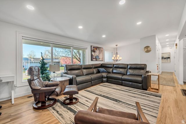 1697 E BUNKERHILL RD, Holladay, UT 84117