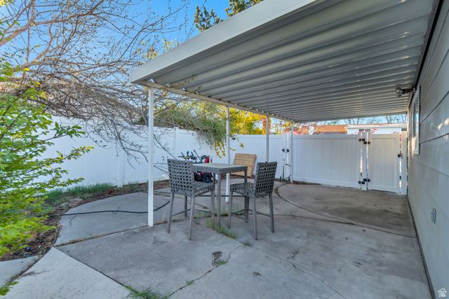 1697 E BUNKERHILL RD, Holladay, UT 84117