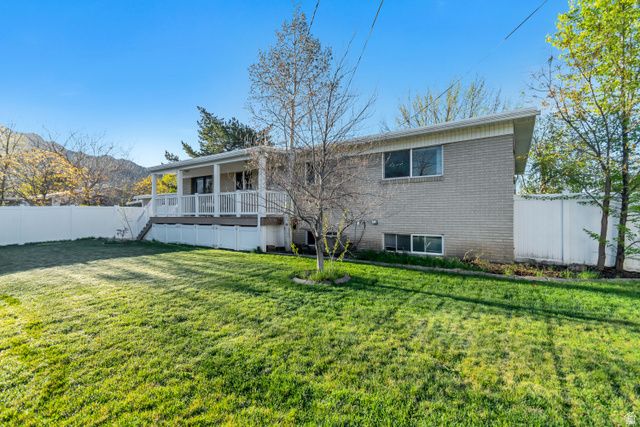 1697 E BUNKERHILL RD, Holladay, UT 84117