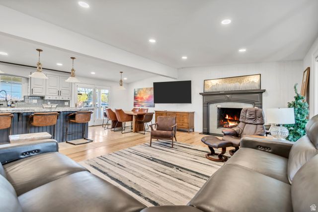 1697 E BUNKERHILL RD, Holladay, UT 84117