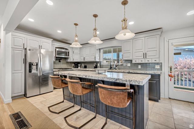 1697 E BUNKERHILL RD, Holladay, UT 84117