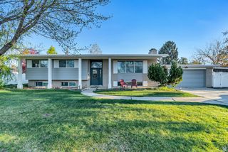 1697 E BUNKERHILL RD, Holladay, UT 84117