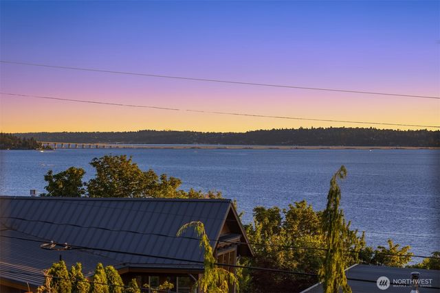 1010 6th Street W, Kirkland, WA 98033